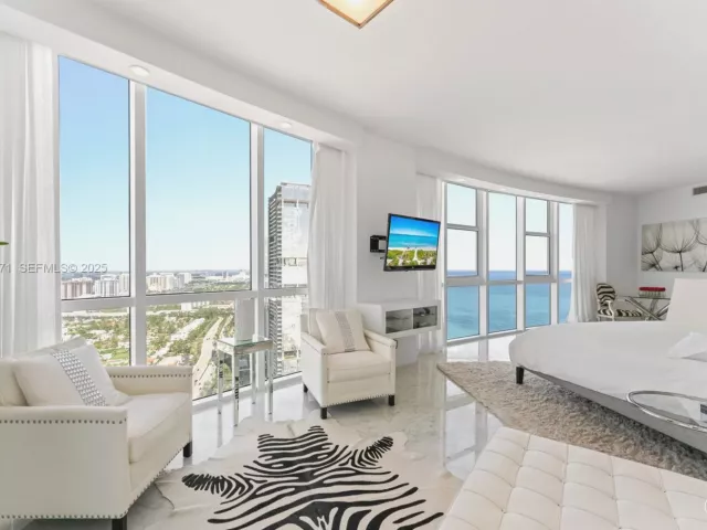 3-bedroom condo for rent in Sunny Isles Beach - 18201 Collins Ave 5001 - MondialRealty
