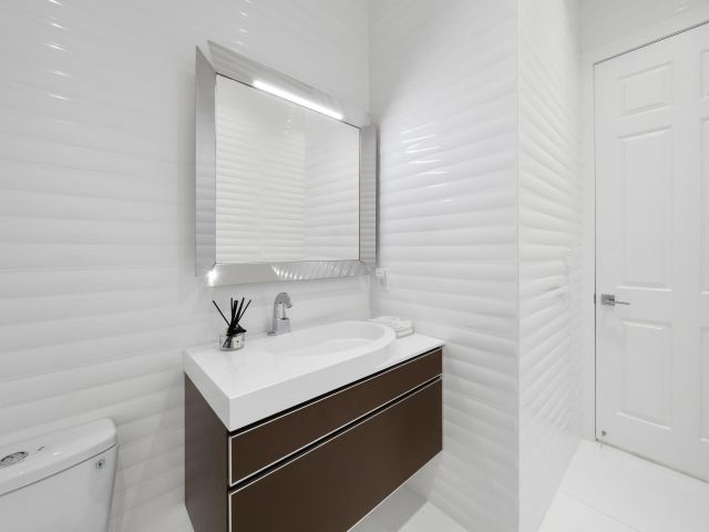 5-bedroom home for sale in North Miami Beach - 16430 NE 30th Avenue - MondialRealty