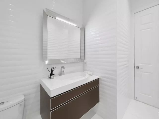 5-bedroom home for sale in North Miami Beach - 16430 NE 30th Avenue - MondialRealty