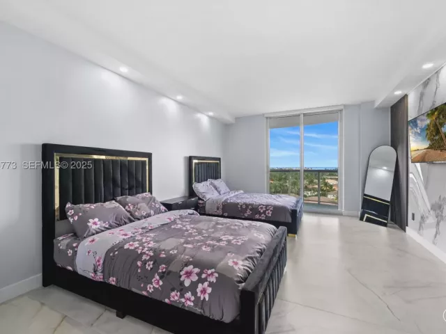 3-bedroom condo for sale in Sunny Isles Beach - 19380 Collins Ave 826 - MondialRealty