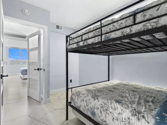 3-bedroom condo for sale in Sunny Isles Beach - 19380 Collins Ave 826 - MondialRealty