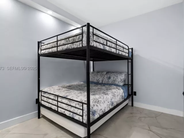 3-bedroom condo for sale in Sunny Isles Beach - 19380 Collins Ave 826 - MondialRealty