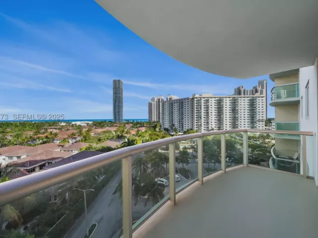 3-bedroom condo for sale in Sunny Isles Beach - 19380 Collins Ave 826 - MondialRealty