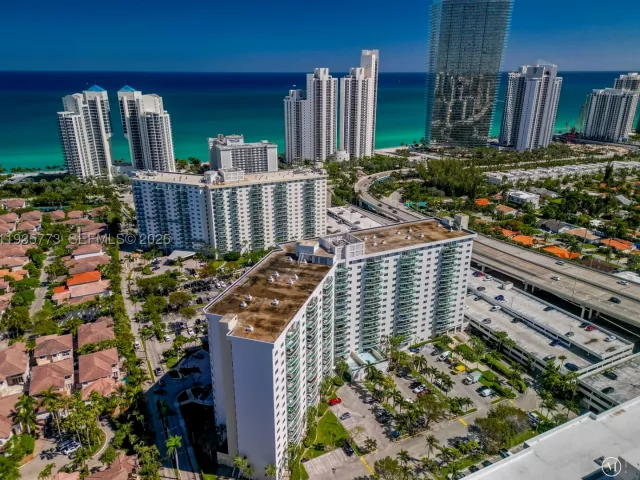 3-bedroom condo for sale in Sunny Isles Beach - 19380 Collins Ave 826 - MondialRealty