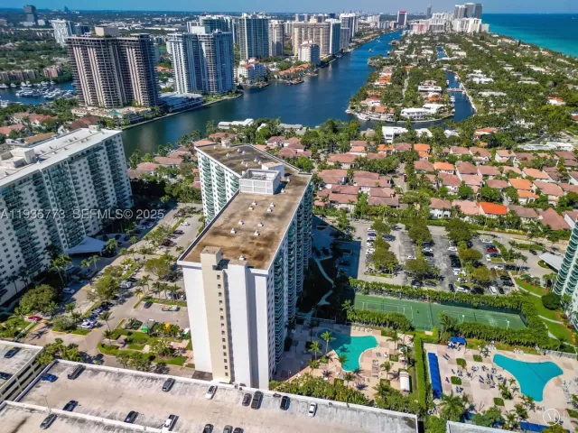 3-bedroom condo for sale in Sunny Isles Beach - 19380 Collins Ave 826 - MondialRealty