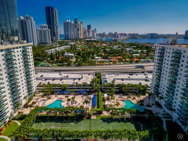 3-bedroom condo for sale in Sunny Isles Beach - 19380 Collins Ave 826 - MondialRealty