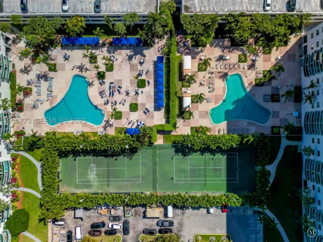 3-bedroom condo for sale in Sunny Isles Beach - 19380 Collins Ave 826 - MondialRealty