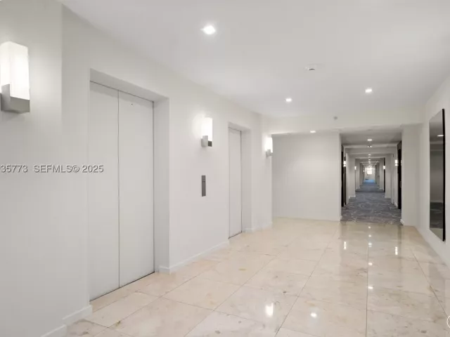 3-bedroom condo for sale in Sunny Isles Beach - 19380 Collins Ave 826 - MondialRealty