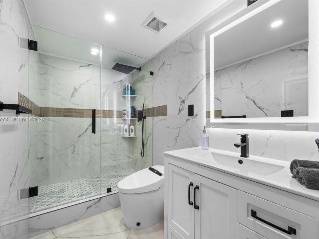 Apartment for sale  Unit #826 - photo 6932660