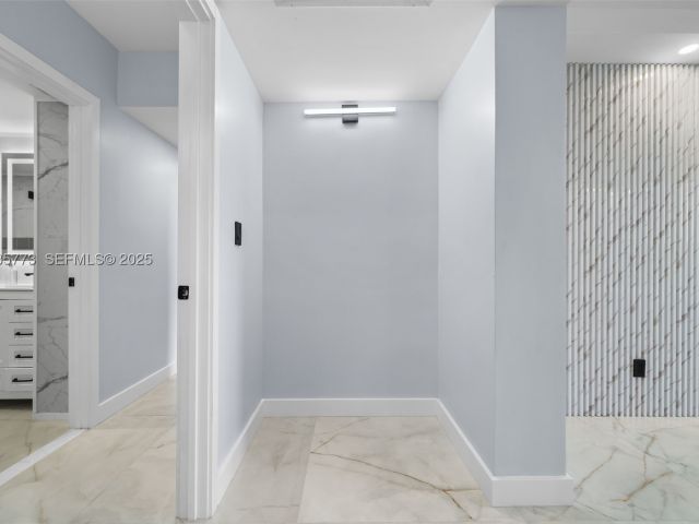 3-bedroom condo for sale in Sunny Isles Beach - 19380 Collins Ave 826 - MondialRealty