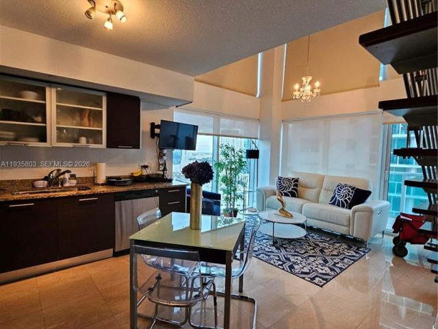 Apartment for rent  Unit #1517 - photo 6932615