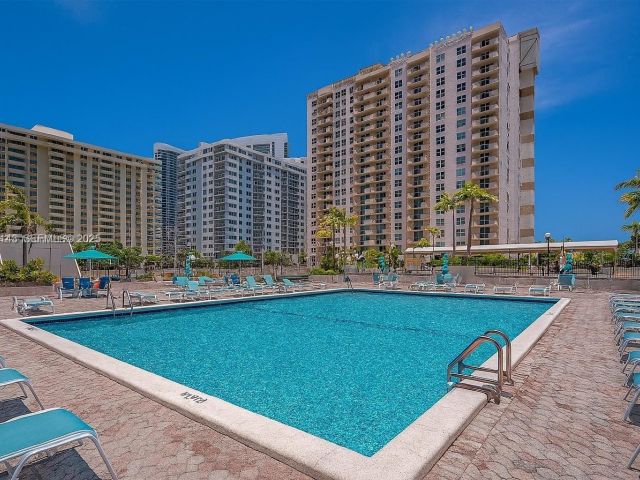 1-bedroom condo for sale in Hallandale Beach - 1865 S Ocean Dr 7B - MondialRealty