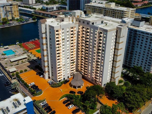 1-bedroom condo for sale in Hallandale Beach - 1865 S Ocean Dr 7B - MondialRealty