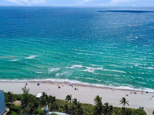 1-bedroom condo for sale in Hallandale Beach - 1865 S Ocean Dr 7B - MondialRealty