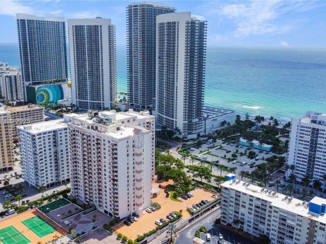 1-bedroom condo for sale in Hallandale Beach - 1865 S Ocean Dr 7B - MondialRealty