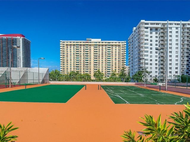 1-bedroom condo for sale in Hallandale Beach - 1865 S Ocean Dr 7B - MondialRealty