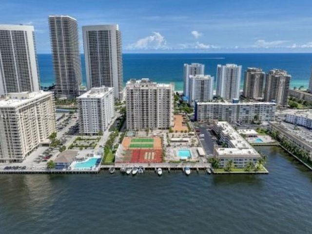 1-bedroom condo for sale in Hallandale Beach - 1865 S Ocean Dr 7B - MondialRealty