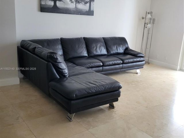 1-bedroom condo for sale in Hallandale Beach - 1865 S Ocean Dr 7B - MondialRealty