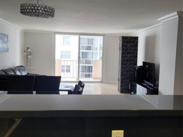 1-bedroom condo for sale in Hallandale Beach - 1865 S Ocean Dr 7B - MondialRealty