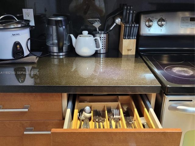 1-bedroom condo for sale in Hallandale Beach - 1865 S Ocean Dr 7B - MondialRealty