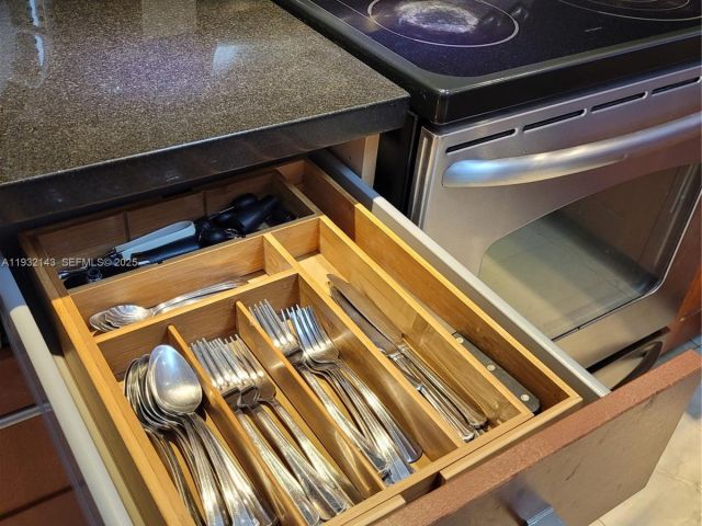 1-bedroom condo for sale in Hallandale Beach - 1865 S Ocean Dr 7B - MondialRealty