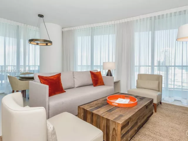1-bedroom condo for sale in Hollywood - 4111 S Ocean Dr 1912 - MondialRealty
