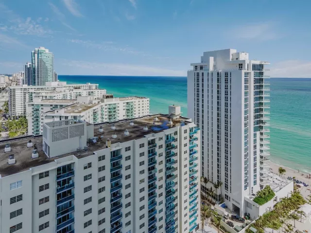 1-bedroom condo for sale in Hollywood - 4111 S Ocean Dr 1912 - MondialRealty
