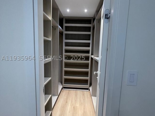 2-bedroom condo for sale in Bal Harbour - 10275 Collins Ave 333 - MondialRealty