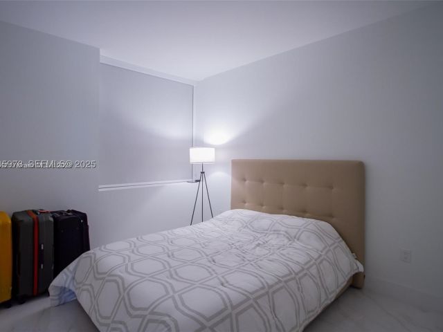 2-bedroom condo for sale in North Miami Beach - 16385 Biscayne Blvd 719 - MondialRealty