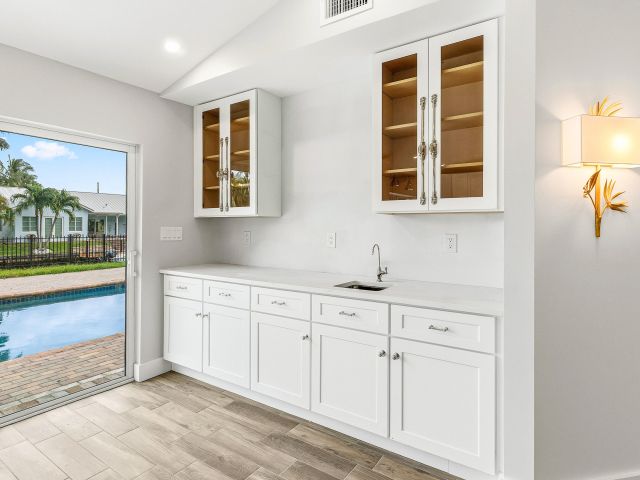 Home for rent at 1254 SW 4th Court - photo 6934945