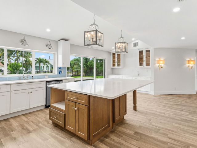 Home for rent at 1254 SW 4th Court - photo 6934946