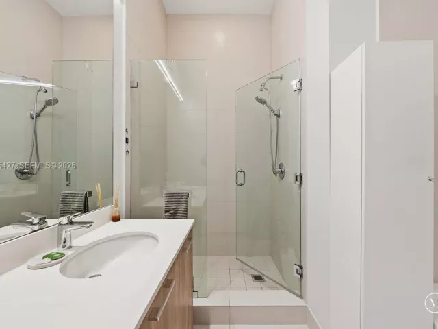 3-bedroom condo for sale in Miami - 501 NE 31st St 401 - MondialRealty