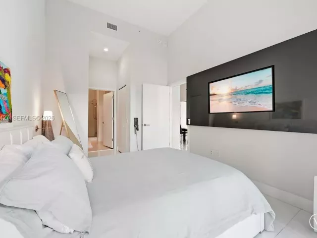 3-bedroom condo for sale in Miami - 501 NE 31st St 401 - MondialRealty
