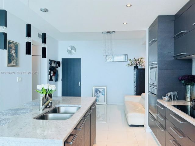 Apartment for sale  Unit #4504 - photo 6934257