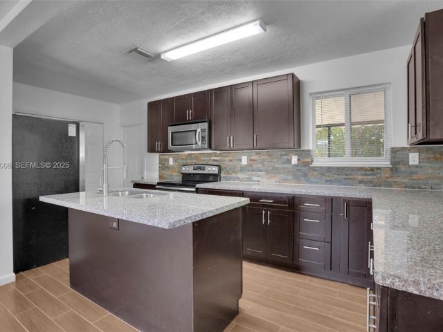 3-bedroom home for rent in Hollywood - 510 N 69th Ave 0 - MondialRealty