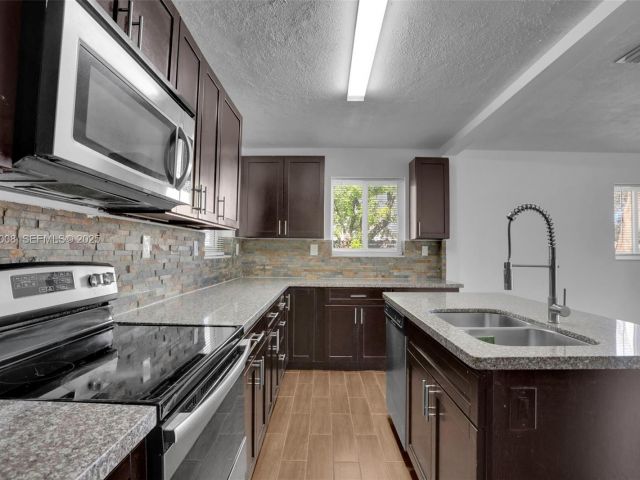 3-bedroom home for rent in Hollywood - 510 N 69th Ave 0 - MondialRealty