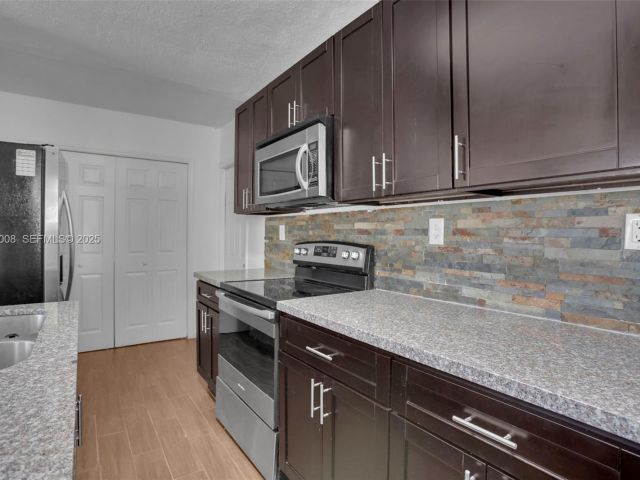 3-bedroom home for rent in Hollywood - 510 N 69th Ave 0 - MondialRealty