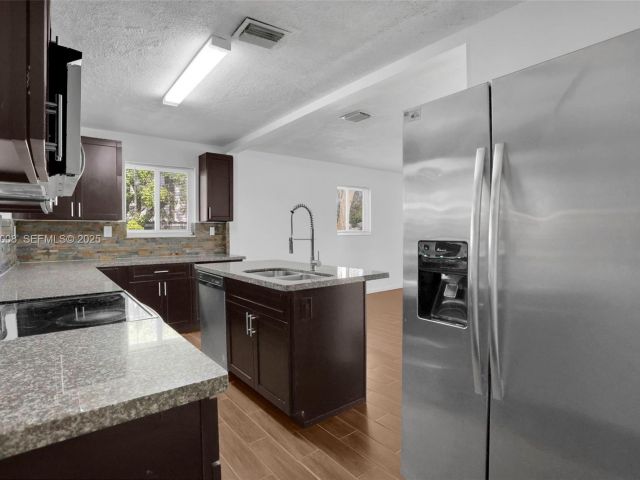 3-bedroom home for rent in Hollywood - 510 N 69th Ave 0 - MondialRealty