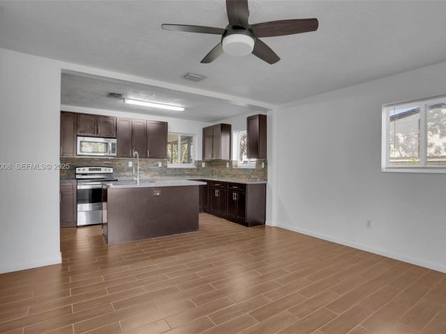 3-bedroom home for rent in Hollywood - 510 N 69th Ave 0 - MondialRealty