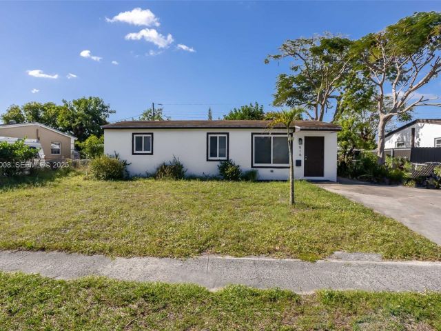 3-bedroom home for rent in Hollywood - 510 N 69th Ave 0 - MondialRealty