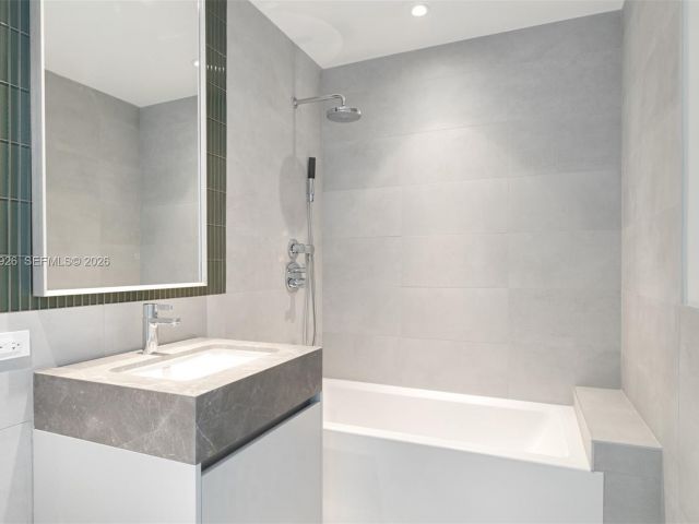 Apartment for rent  Unit #3905 - photo 6936065