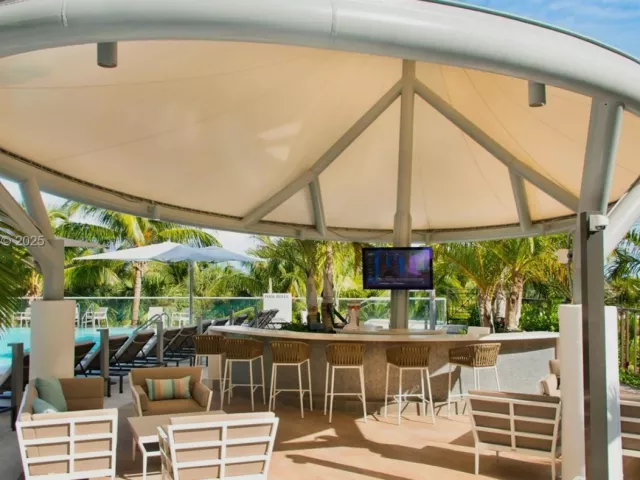 3-bedroom condo for sale in Bal Harbour - 10295 Collins Ave 804 - MondialRealty