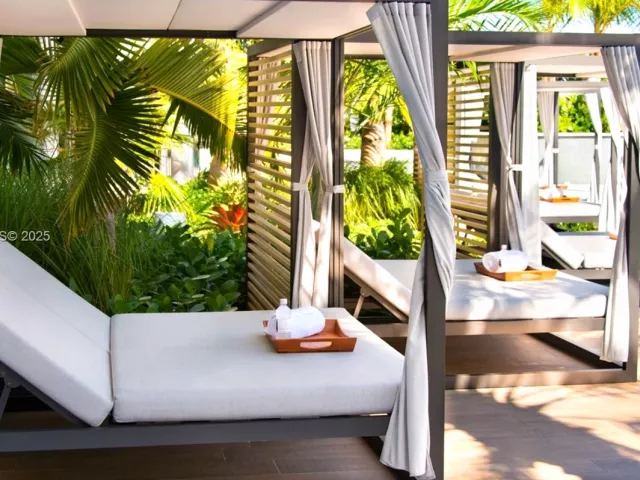 3-bedroom condo for sale in Bal Harbour - 10295 Collins Ave 804 - MondialRealty