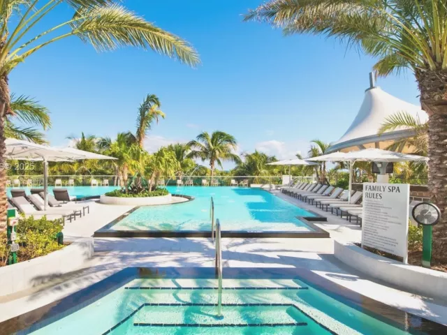 3-bedroom condo for sale in Bal Harbour - 10295 Collins Ave 804 - MondialRealty