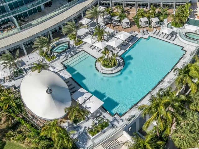 3-bedroom condo for sale in Bal Harbour - 10295 Collins Ave 804 - MondialRealty