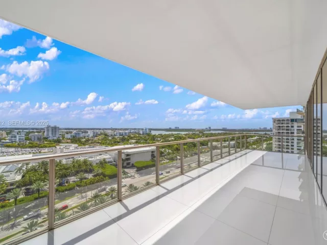 2-bedroom condo for sale in Bal Harbour - 9701 Collins Ave 1405S - MondialRealty