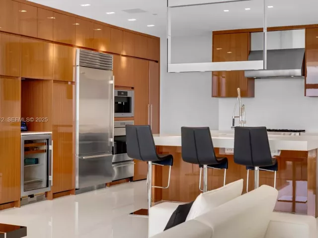 2-bedroom condo for sale in Bal Harbour - 9701 Collins Ave 1405S - MondialRealty