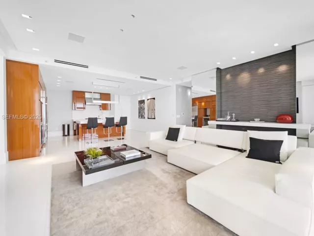 2-bedroom condo for sale in Bal Harbour - 9701 Collins Ave 1405S - MondialRealty