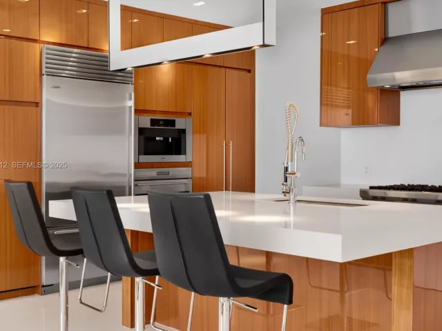 2-bedroom condo for sale in Bal Harbour - 9701 Collins Ave 1405S - MondialRealty