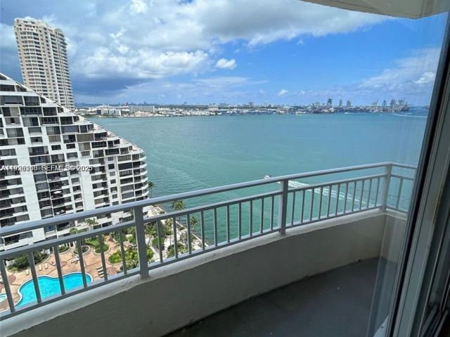 1-bedroom condo for sale in Miami - 770 Claughton Island Dr 2109 - MondialRealty